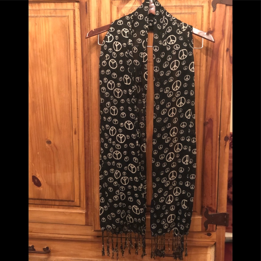 Black peace sign fringe scarf